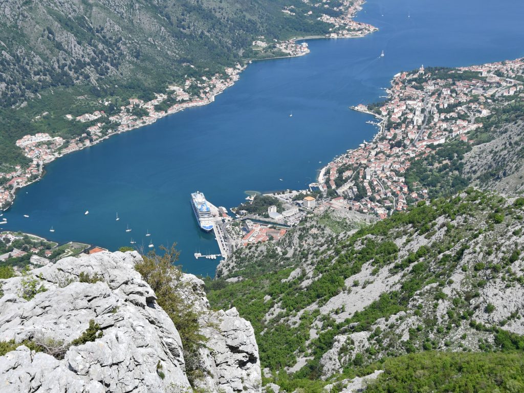 Montenegro Bay vom Berg